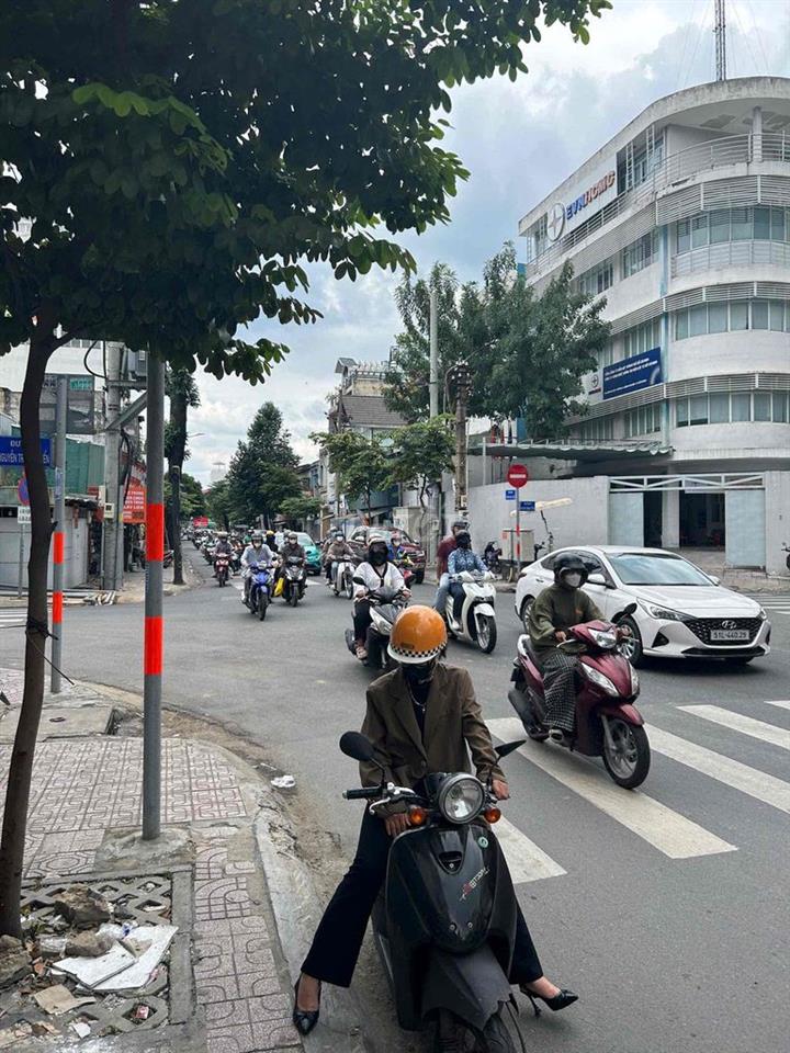 Cho thuê MBKD Ngã Tư Nguyễn Trọng Tuyển Trần Huy Liệu