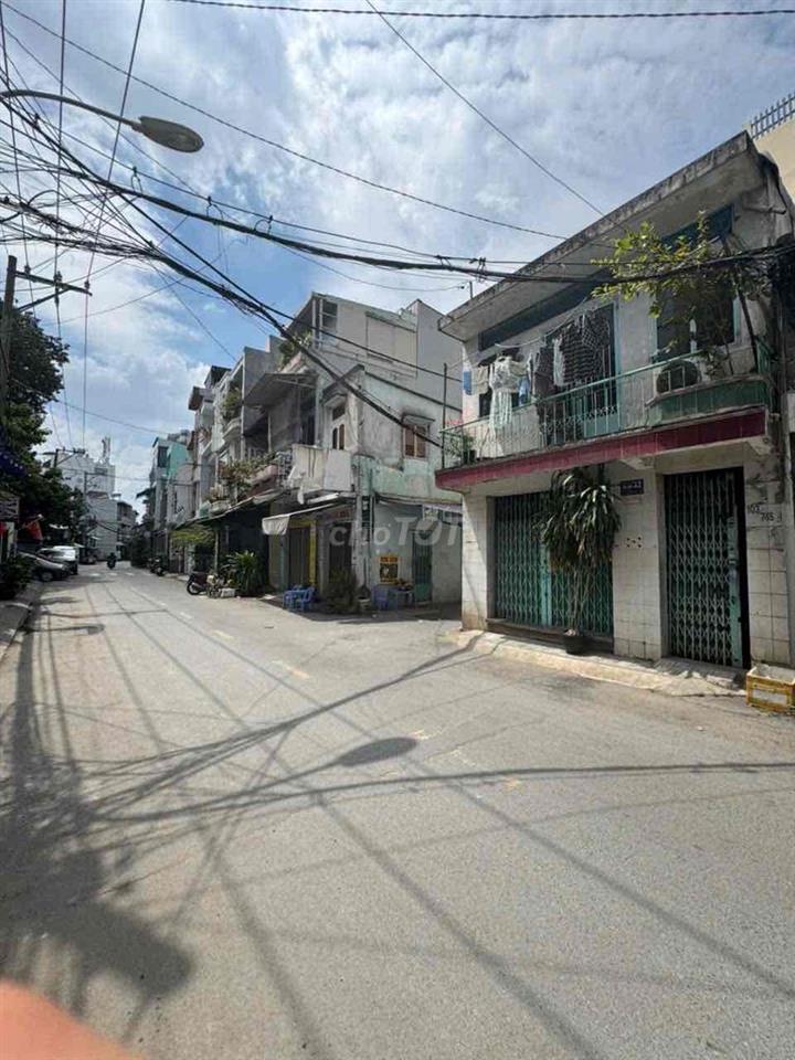 mặt tiền thụt nguyễn văn công 3 tầng lầu 3pn
