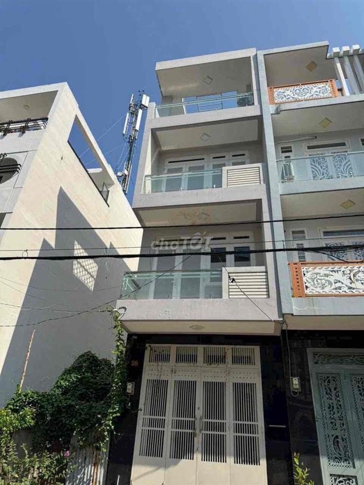 Ngang 4m dài 18m 4 tầng dg 10m Mặt tiền dg 64 bình phú