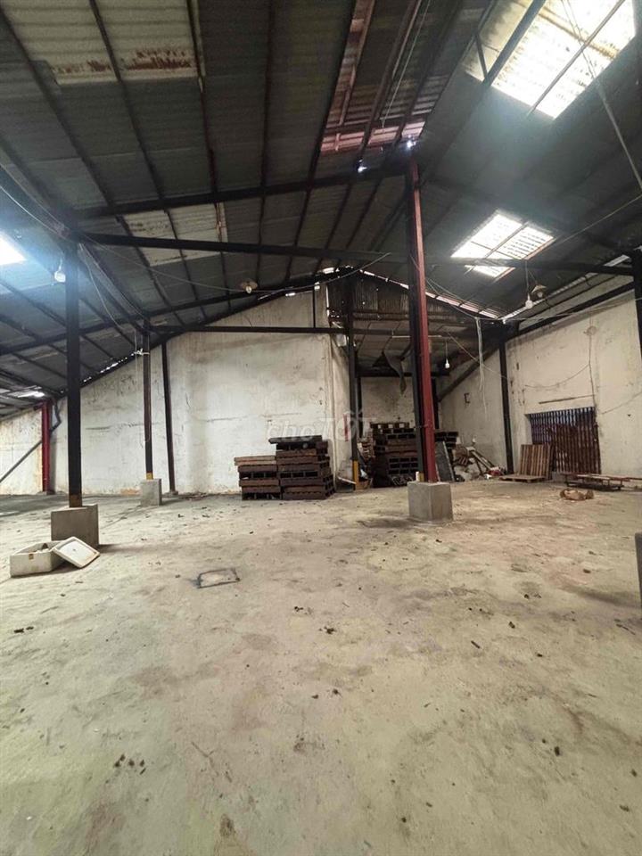 kho 400m dg 12m cho thuê 15 Triệu cọc 2 tháng hợp đồng ít nhất 2 năm