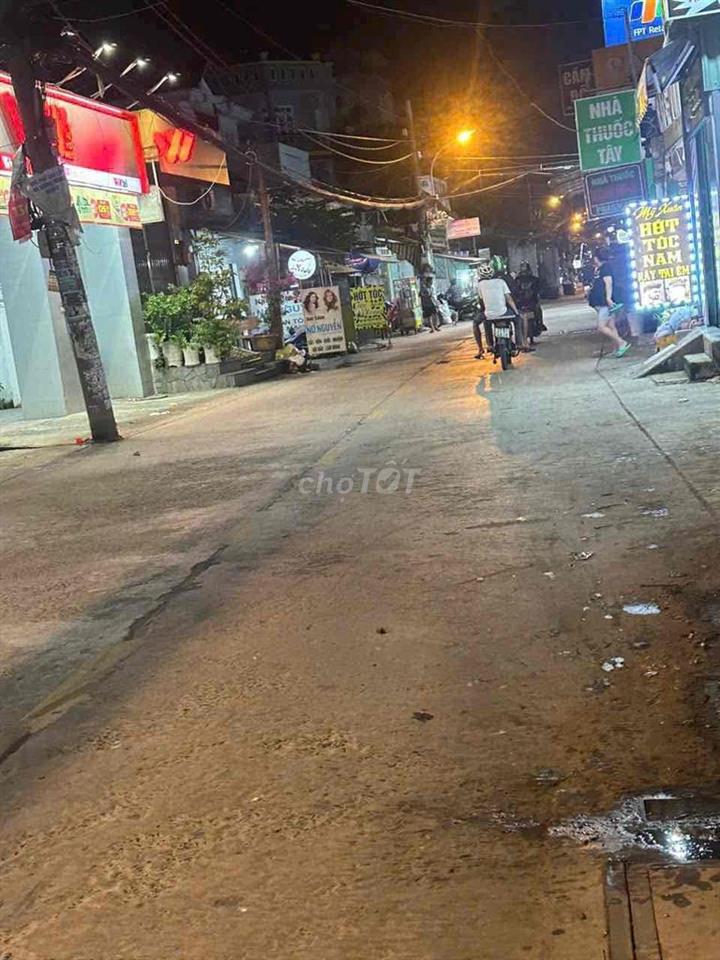 chính chủ cho thuê 12 triệu 5x20 mặt tiền kinh doanh