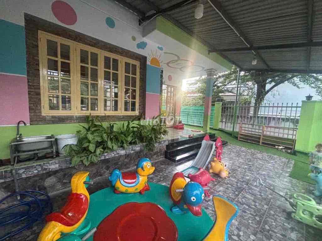 nhà nặt tiền rộng 9m