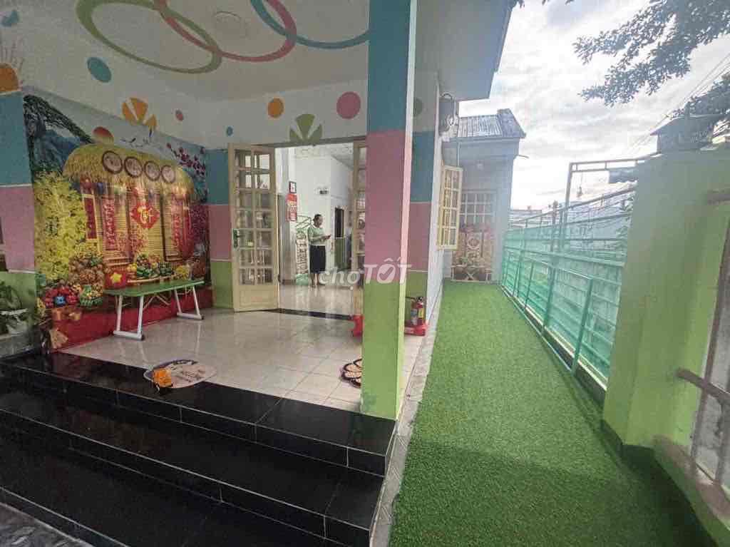 nhà nặt tiền rộng 9m