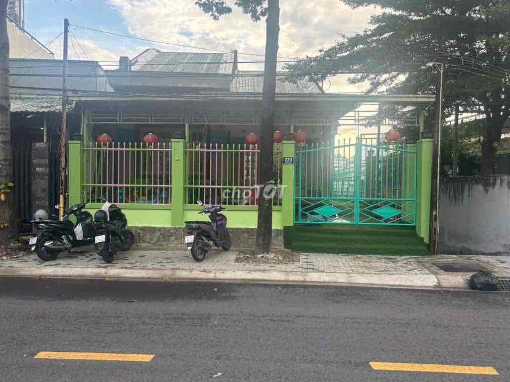 nhà nặt tiền rộng 9m