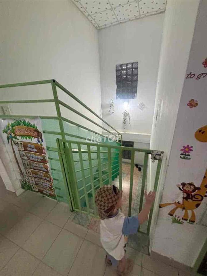 nhà nặt tiền rộng 9m