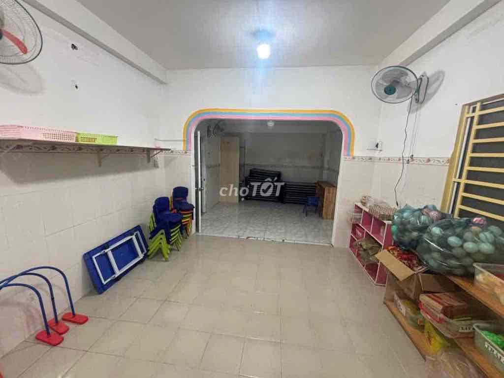 nhà nặt tiền rộng 9m