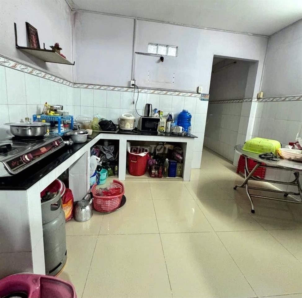 Nhà 2 tầng hẻm xe hơi có sân rộng, ở Tân Tạo, Bình Tân, DT 83m²