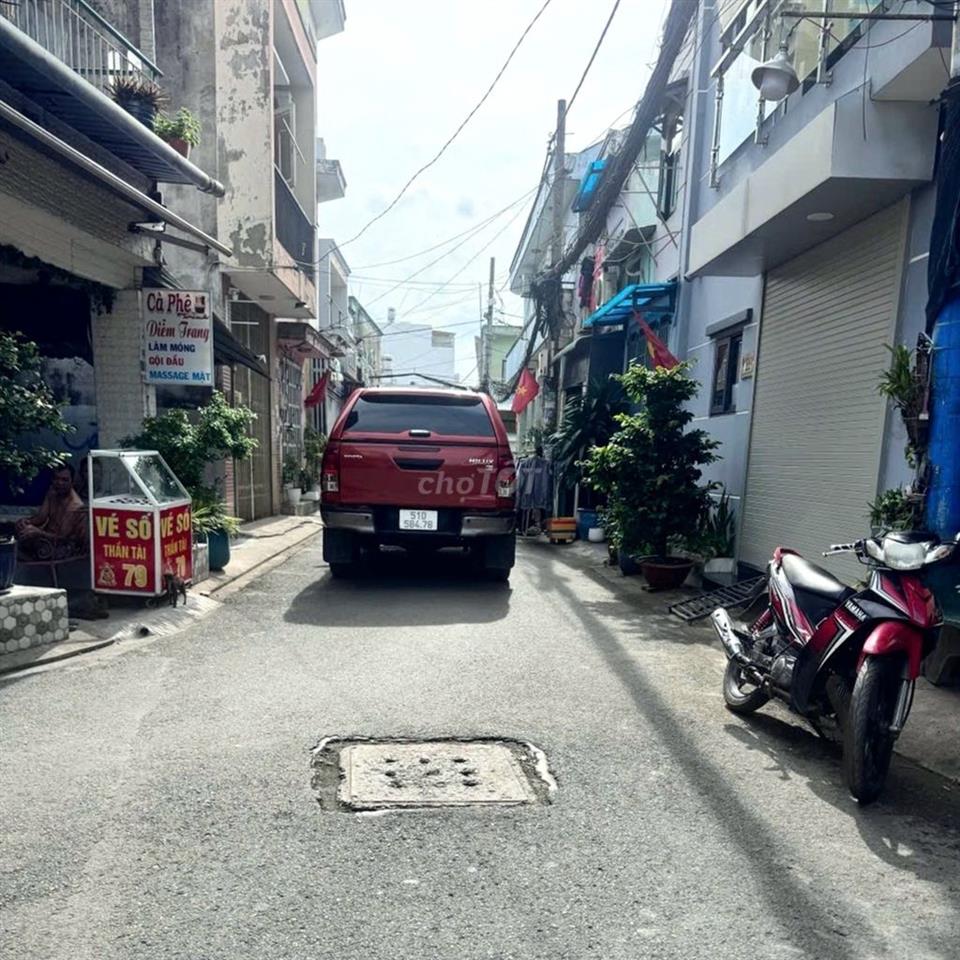 Nhà 2 tầng hẻm xe hơi có sân rộng, ở Tân Tạo, Bình Tân, DT 83m²