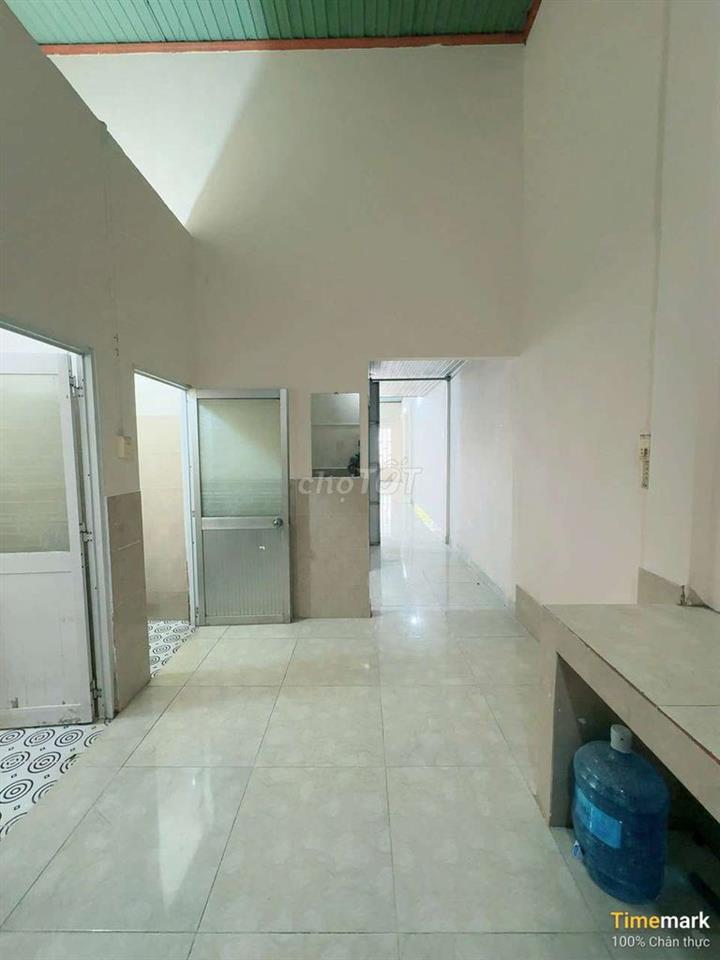 CHO THUÊ NHÀ TRỐNG SUỐT NGAY NGÃ TƯ TRUNG CHÁNH