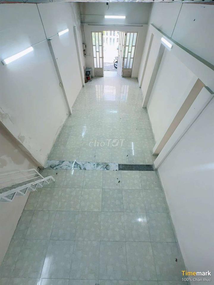 CHO THUÊ NHÀ TRỐNG SUỐT NGAY NGÃ TƯ TRUNG CHÁNH