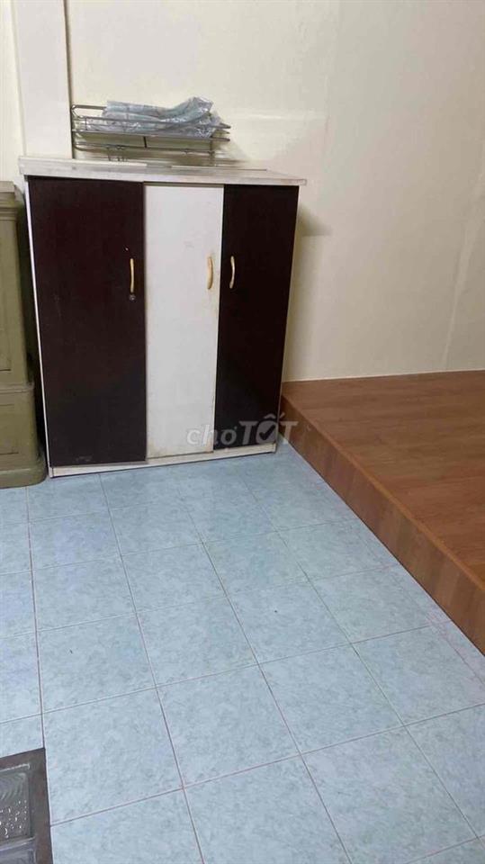 Cho nữ thuê phòng ngay mặt tiền chợ Phú Nhuận