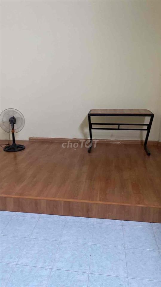 Cho nữ thuê phòng ngay mặt tiền chợ Phú Nhuận