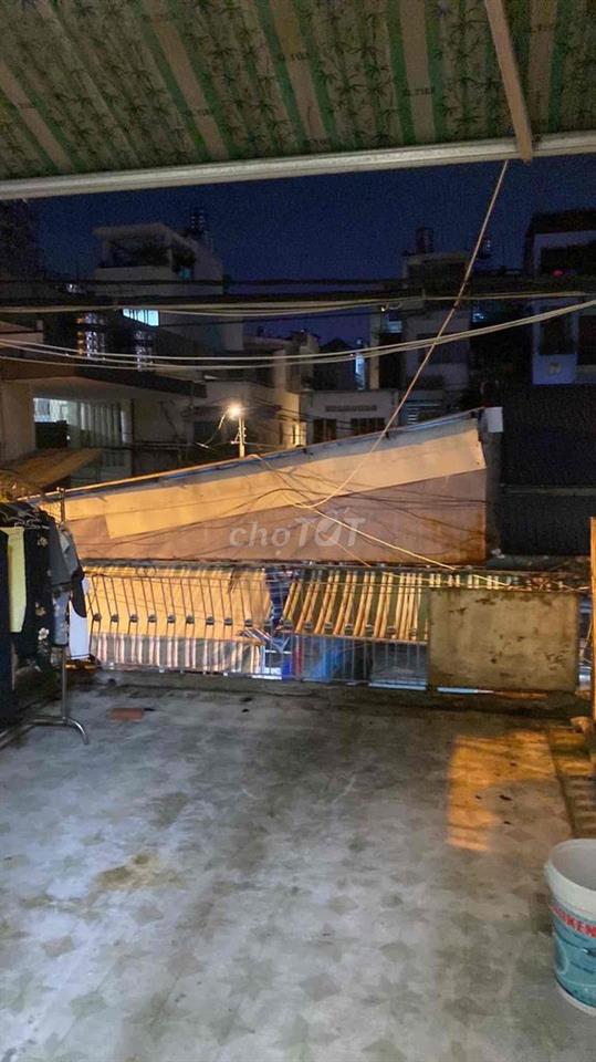 Cho nữ thuê phòng ngay mặt tiền chợ Phú Nhuận