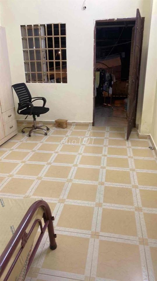 Cho nữ thuê phòng ngay mặt tiền chợ Phú Nhuận