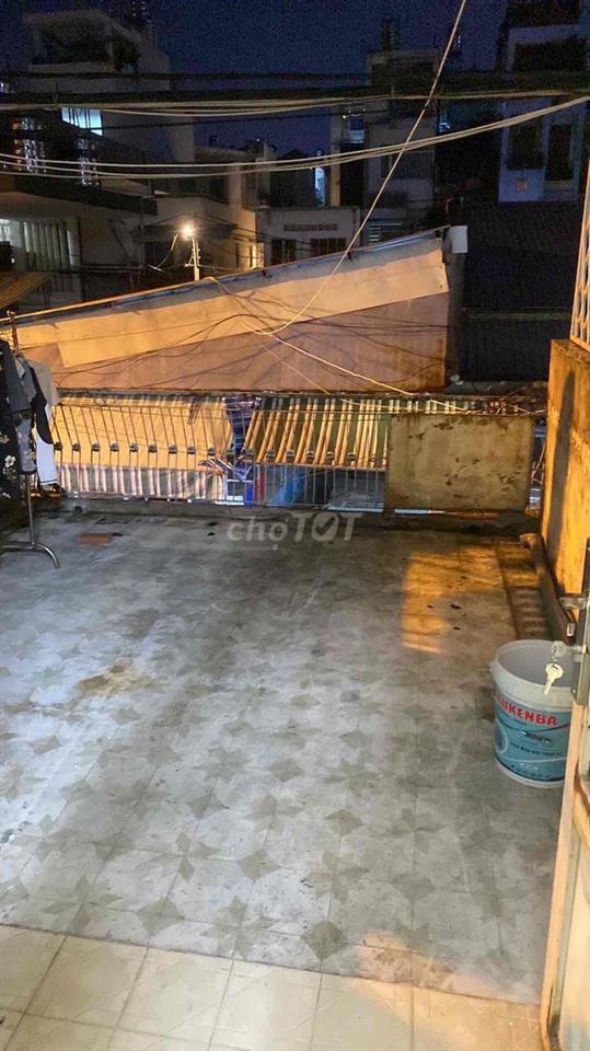 Cho nữ thuê phòng ngay mặt tiền chợ Phú Nhuận