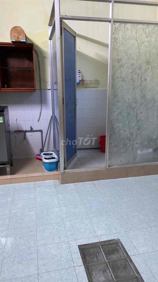 Cho nữ thuê phòng ngay mặt tiền chợ Phú Nhuận