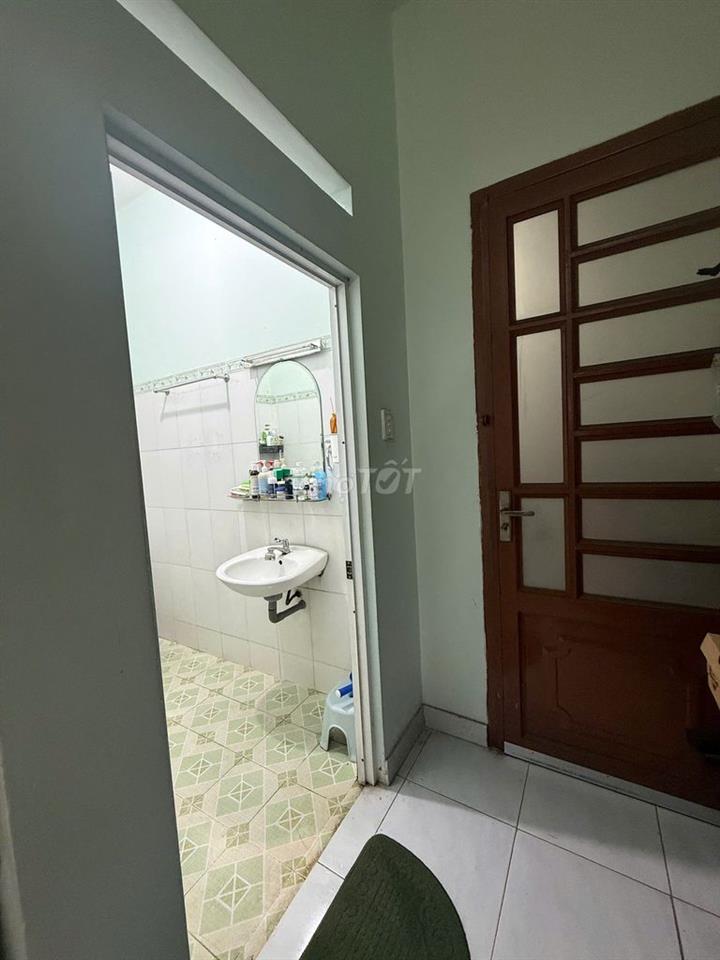 TRỌ HSSV BAN CÔNG, CỬA SỔ TO, GẦN BK, UEH, PNT, HUFLIT QUẬN 10