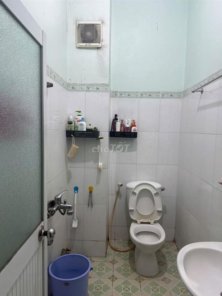 TRỌ HSSV BAN CÔNG, CỬA SỔ TO, GẦN BK, UEH, PNT, HUFLIT QUẬN 10