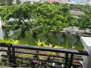 Nhà mặt tiền view sông