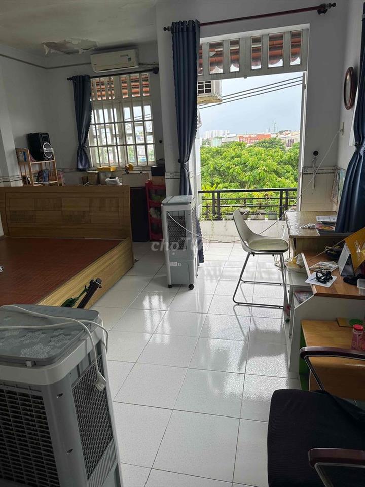 Nhà mặt tiền view sông