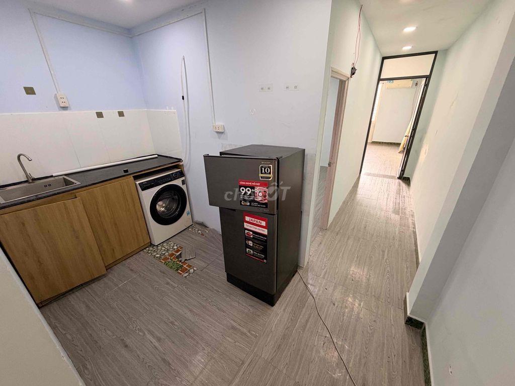 cho thuê phòng lớn gồm 2 phòng nhỏ, có ban công, bếp riêng biệt