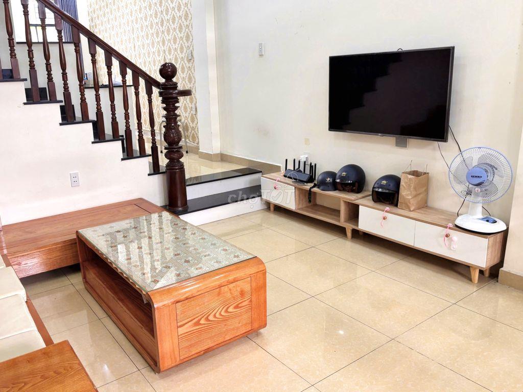 Nhà nguyên căn 1 trệt, 2 lầu, 3PN, 4wc, ở hoặc làm văn phòng