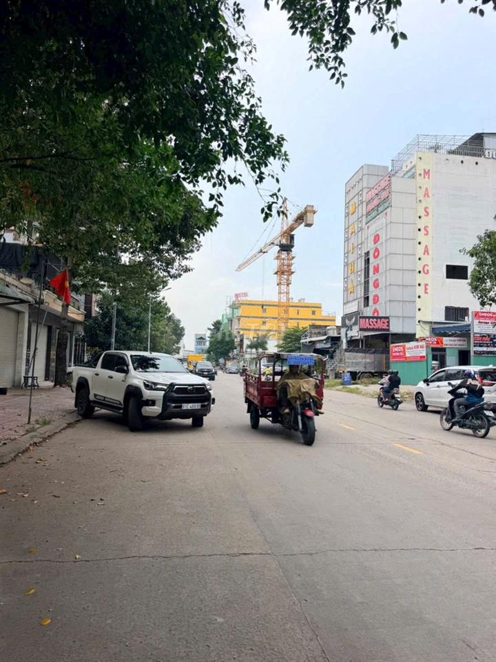 Cho thuê MB kinh doanh 3 Pha sẵn, 150m2, giá 10tr, KCN Sống thần