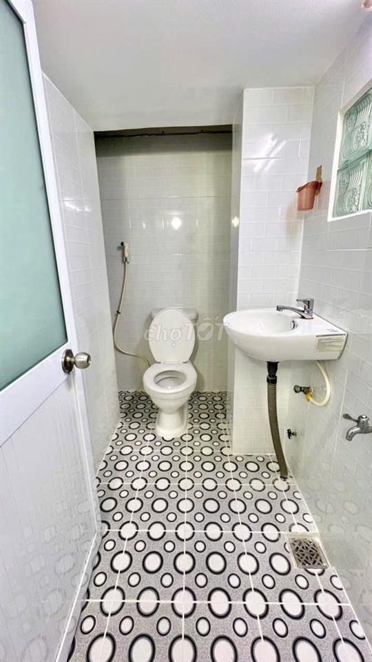 Nhà Tân Sơn Nhì 3 tầng chỉ 1,75 tỷ. Hẻm rộng gần mặt tiền