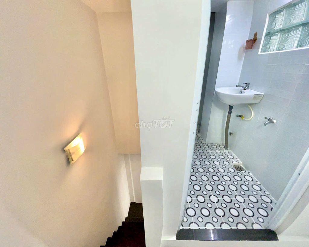Nhà Tân Sơn Nhì 3 tầng chỉ 1,75 tỷ. Hẻm rộng gần mặt tiền