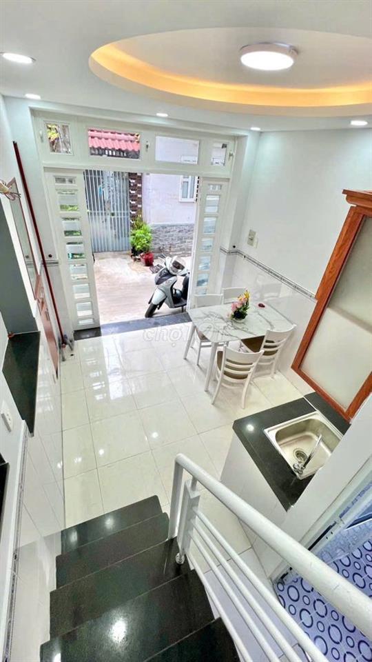 Nhà Tân Sơn Nhì 3 tầng chỉ 1,75 tỷ. Hẻm rộng gần mặt tiền
