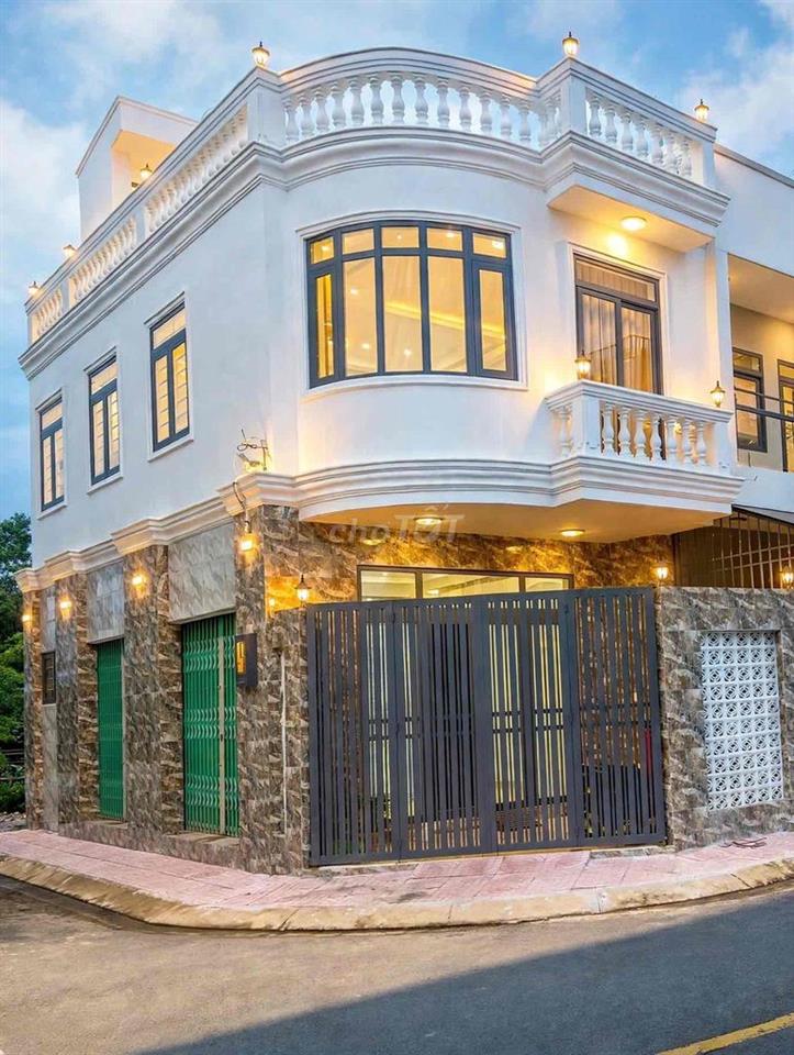 BÁN NHÀ GÓC 2 MẶT TIỀN ĐƯỜNG 8 - LONG PHƯỚ