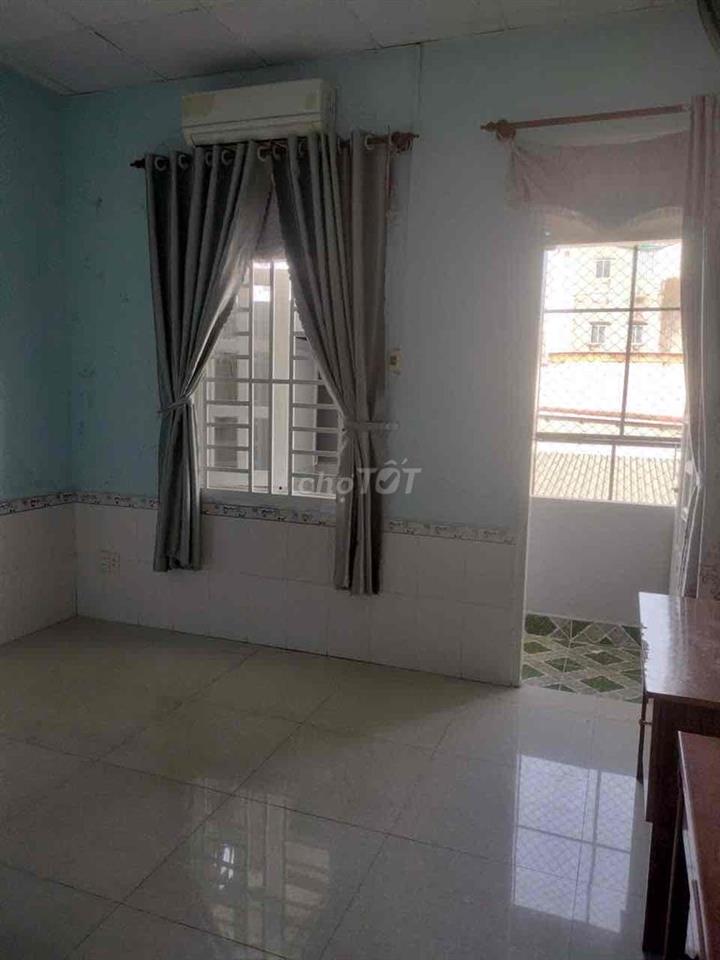 Cho thuê phòng giá rẻ có điều Hoà, ban công, vệ sinh riêng .