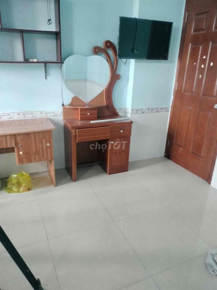 Cho thuê phòng giá rẻ có điều Hoà, ban công, vệ sinh riêng .