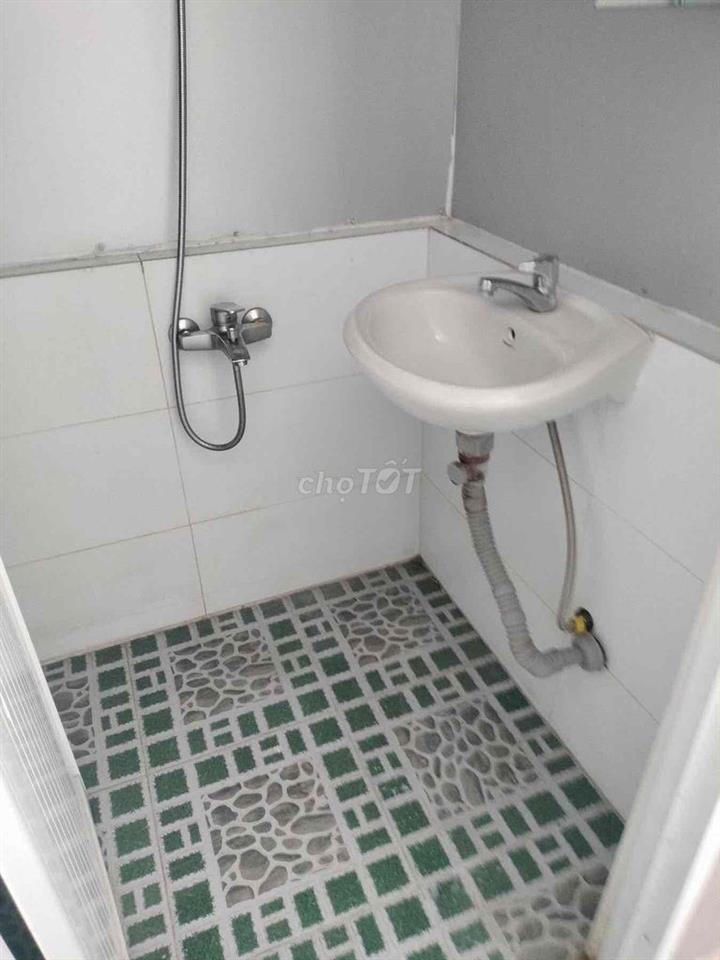 Cho thuê phòng giá rẻ có điều Hoà, ban công, vệ sinh riêng .