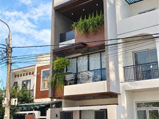 Chính chủ bán nhà đẹp 300m2 sử dụng, đường 7m5 dân trí cao Hòa Xuân