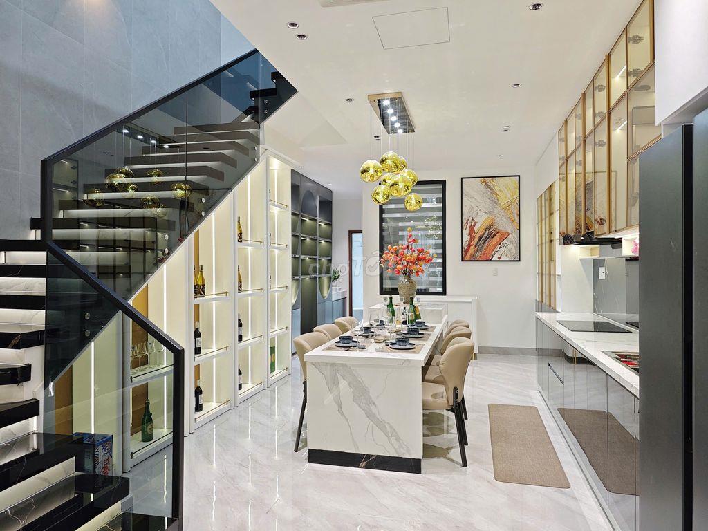 Chính chủ bán nhà đẹp 300m2 sử dụng, đường 7m5 dân trí cao Hòa Xuân