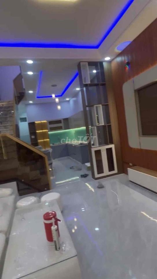 CHÍNH CHỦ Bán Nhà Đẹp Giáp Hồ Chí Minh