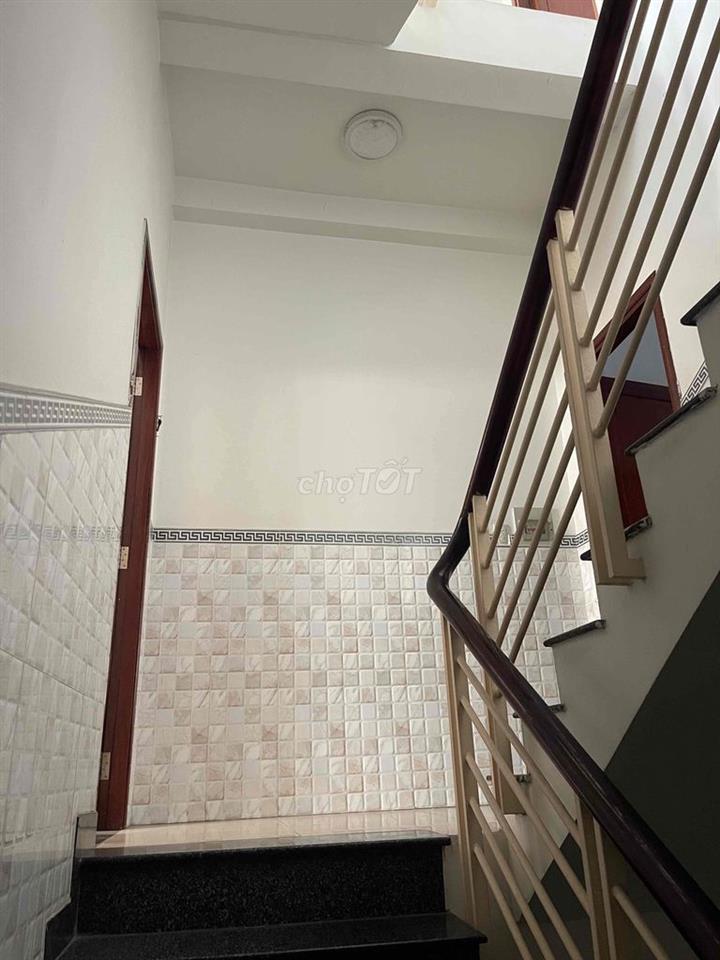 Nhà lầu 4 tầng
