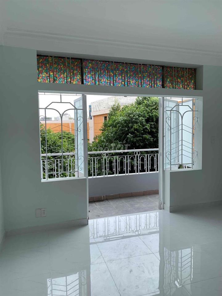 Tìm 1 bạn nữ ghép phòng