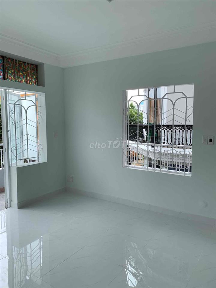 Tìm 1 bạn nữ ghép phòng