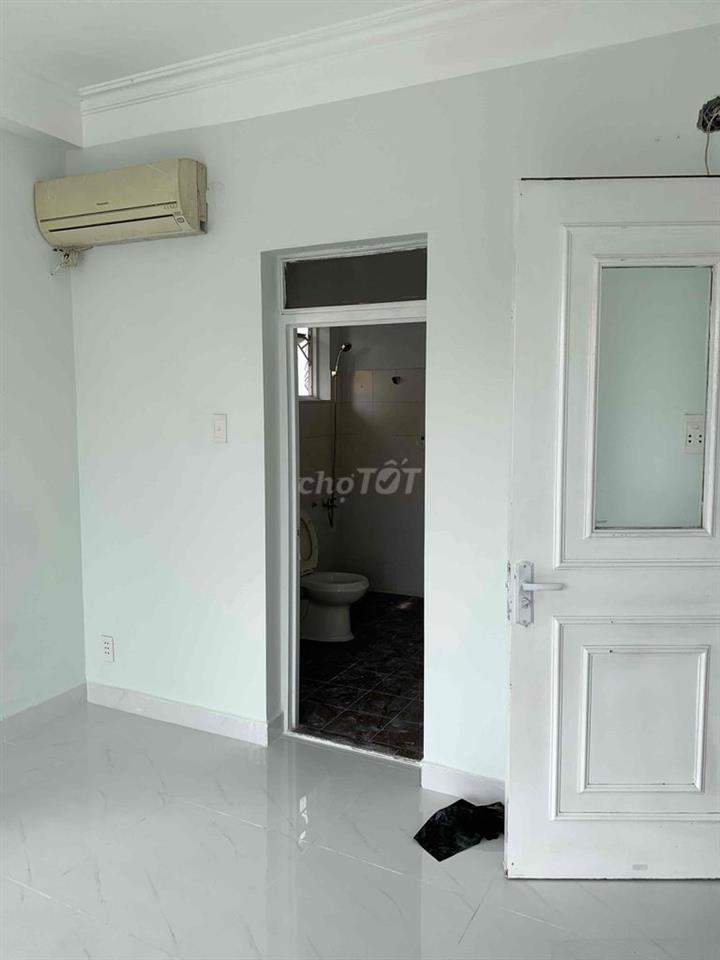 Tìm 1 bạn nữ ghép phòng