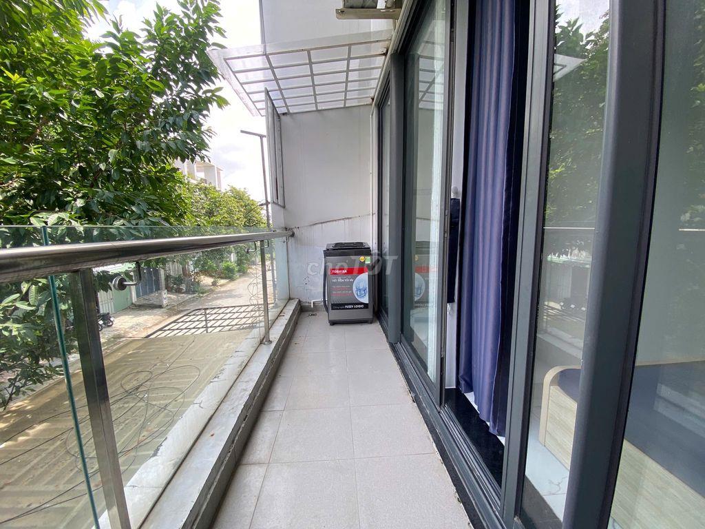 Căn hộ ban công 2 phòng ngủ 55m2 - ngay đh văn lang dương quảng hàm