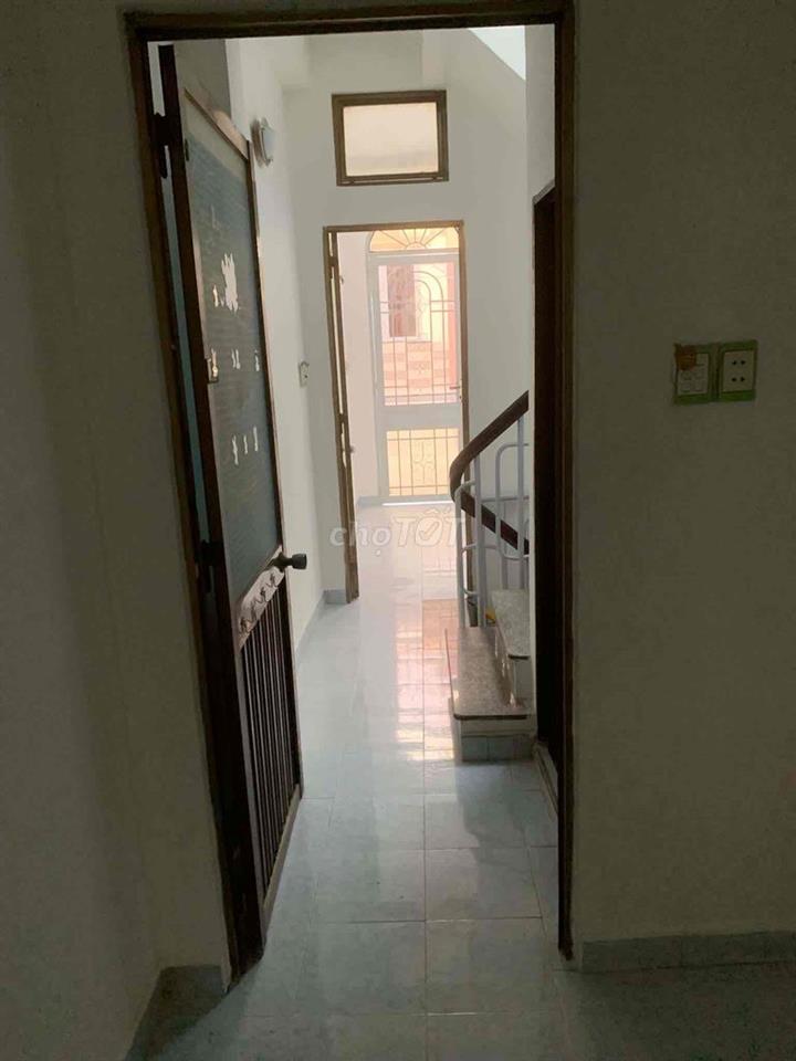 Bán nhà ngay chợ gò vấp