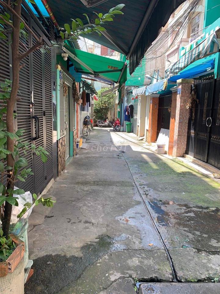 Bán nhà ngay chợ gò vấp