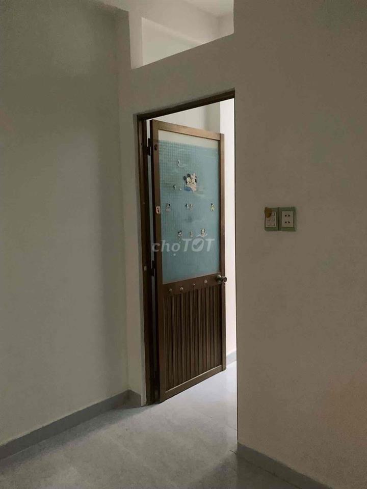 Bán nhà ngay chợ gò vấp