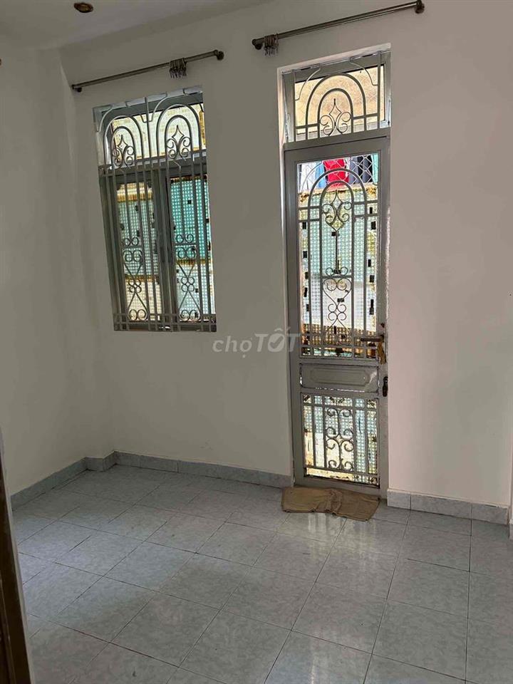 Bán nhà ngay chợ gò vấp