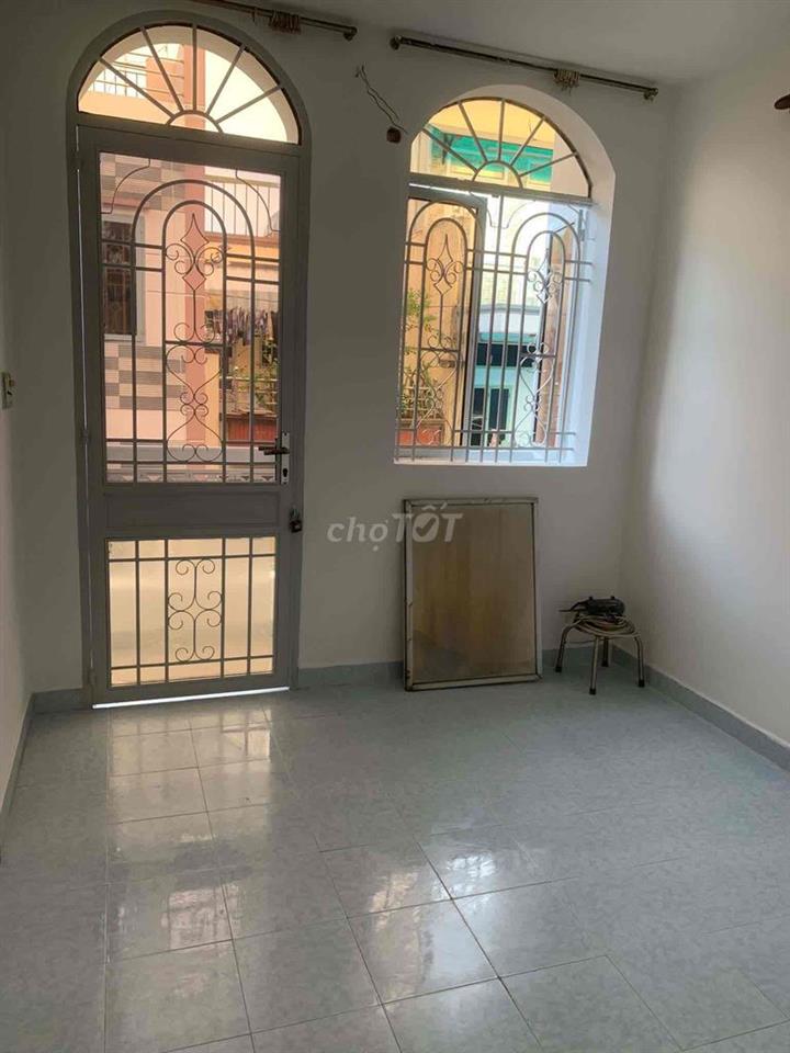 Bán nhà ngay chợ gò vấp