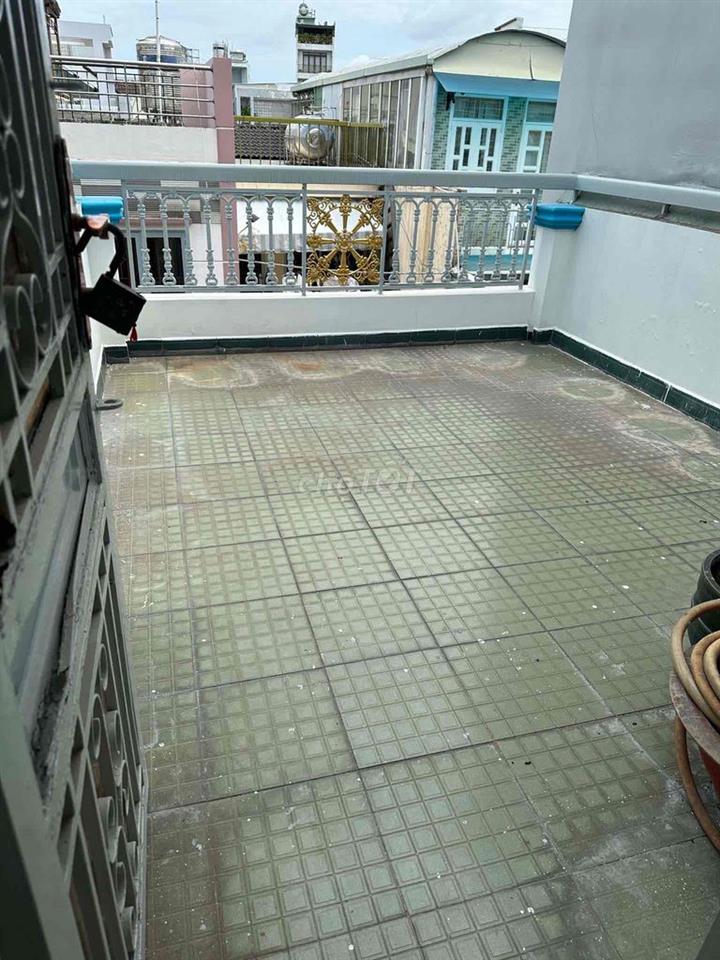 Bán nhà ngay chợ gò vấp