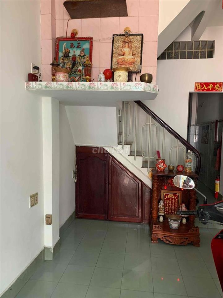 Bán nhà ngay chợ gò vấp