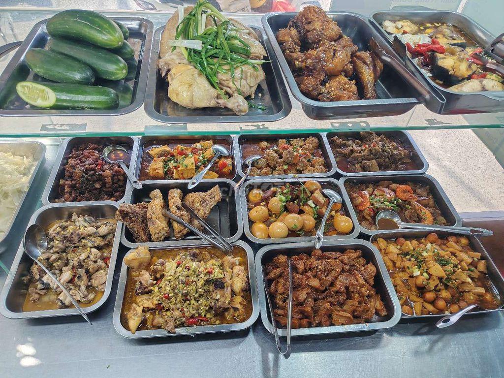 sang quán cơm nhỏ về chỉ bán đầy đủ đồ nghề nấu ăn